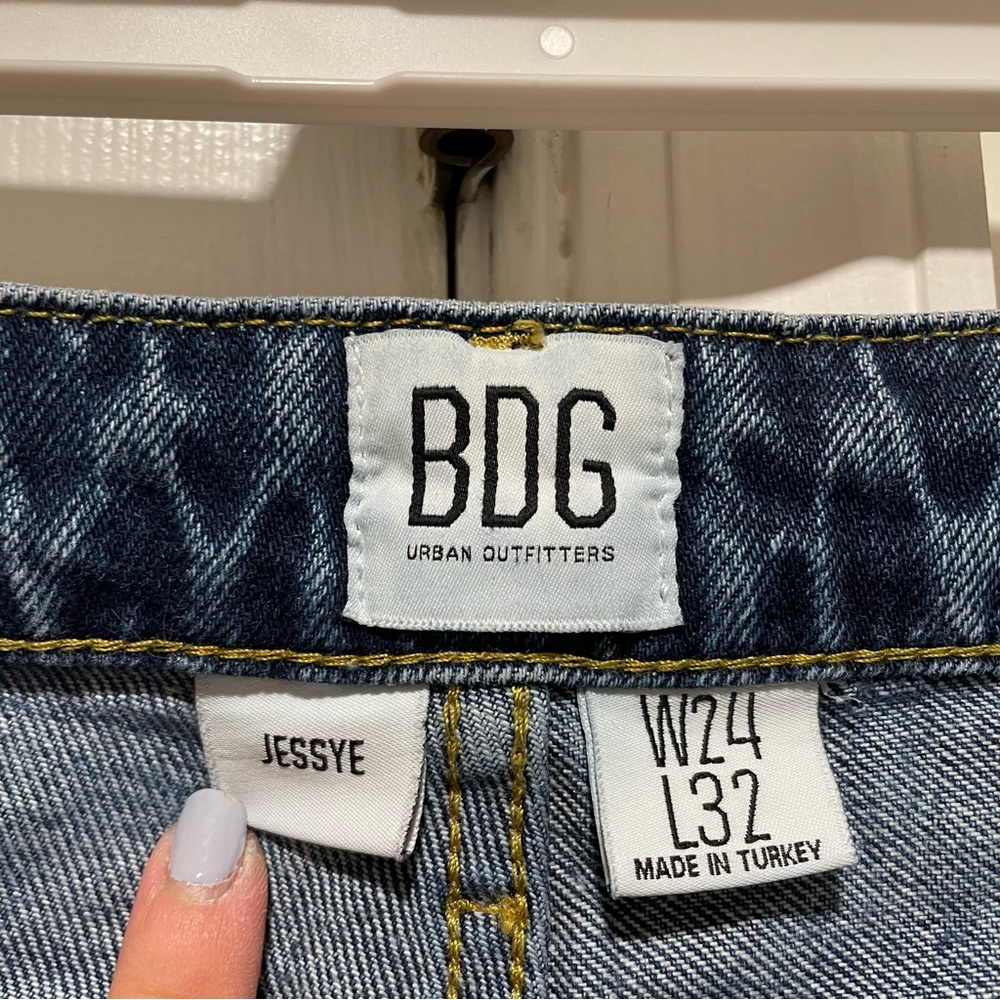 Urban Outfitters BDG jessye two toned mid rise true straight leg jeans 24 - Picture 3 of 16